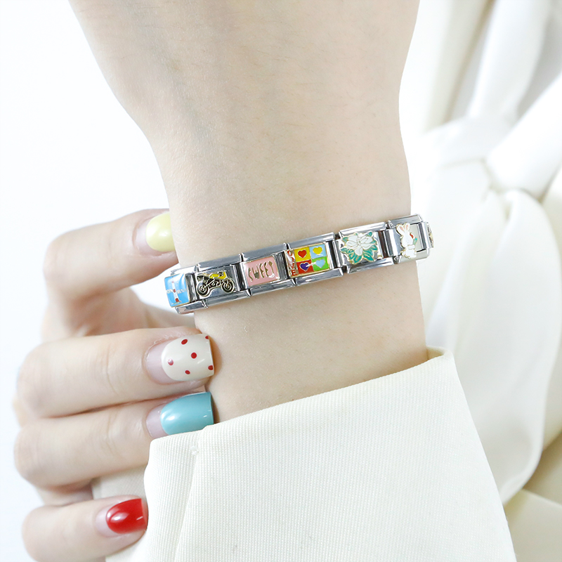 Hapiship Original Daisy Horse  - Butterfly Clasp Deployant 评论和价格